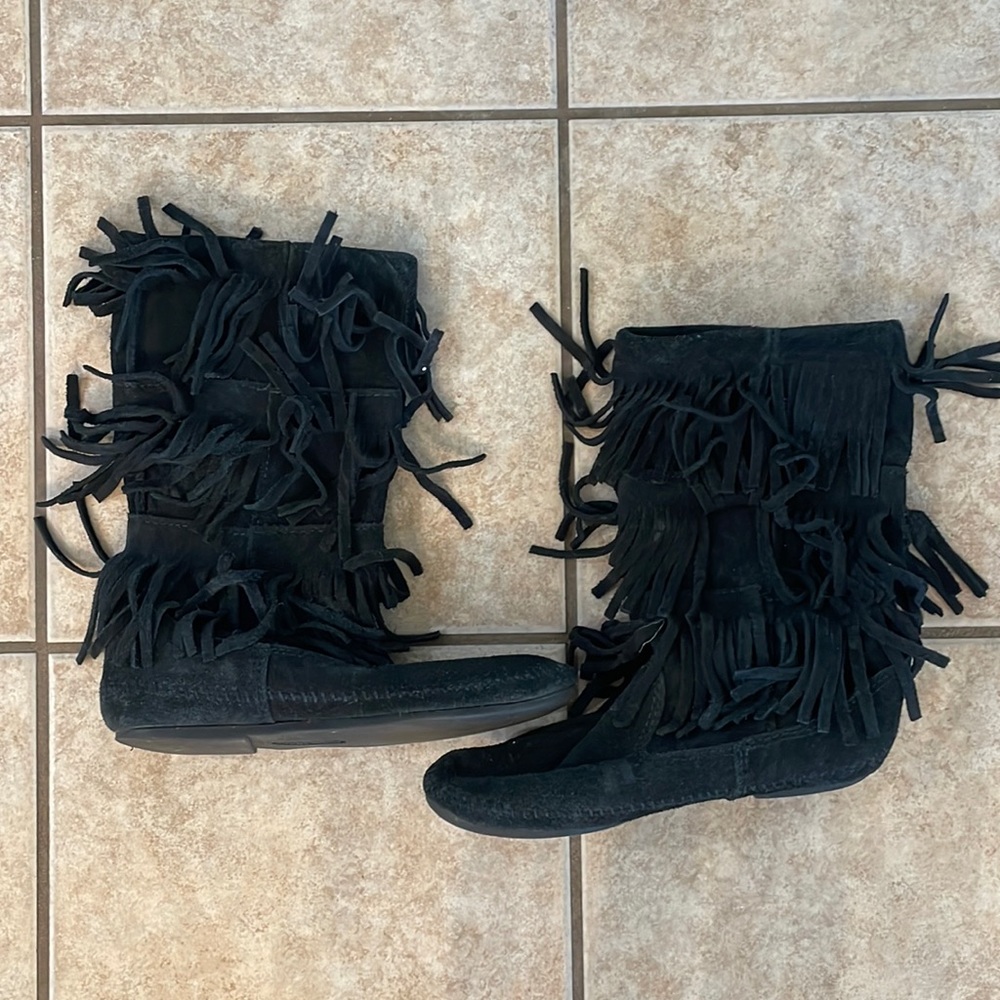Women’s Minnetonka 3 - Layer Fringe Suede Leather Boots Size 8 in Black